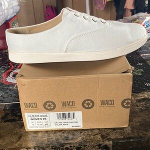 Waco White Canvas Sneakers